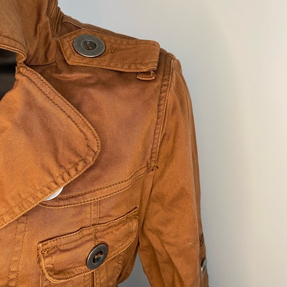 Carmel Ezekiel Spring Jacket with metal buttons and tie belt. Size M. - Picture 4 of 11